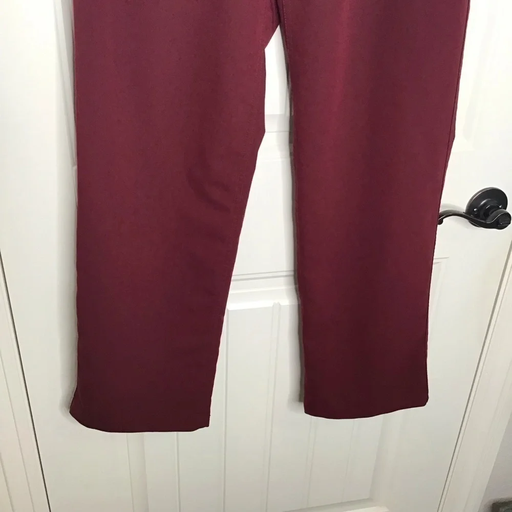 Figs Pisco Basic Scrub Pants in Burgundy Size Medium.